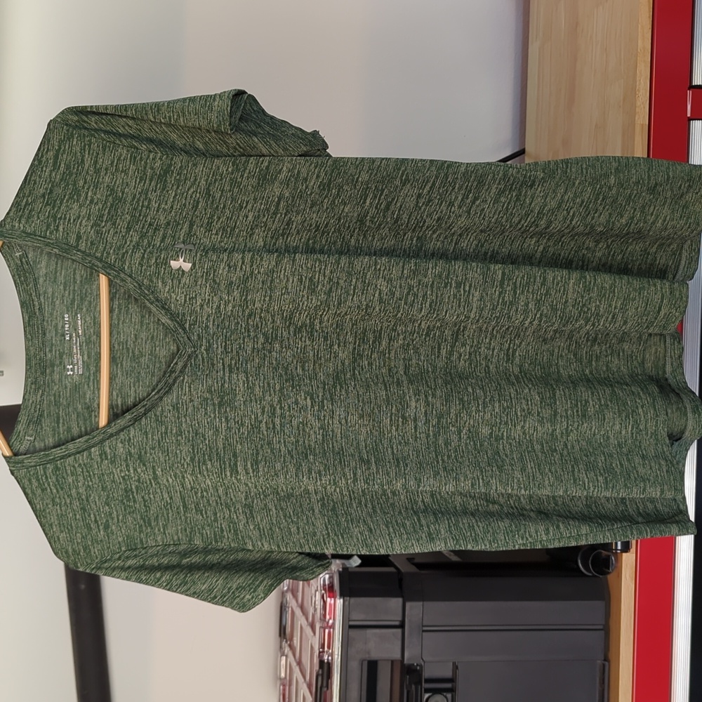 UA Heatgear V neck 2shirts(red &green)